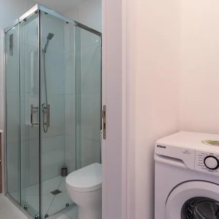 דירה Bianca 2-br & Balcony In