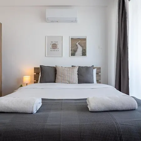 דירה Bianca 2-br & Balcony In לרנקה