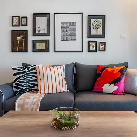 Bianca 2-br & Balcony In דירה לרנקה
