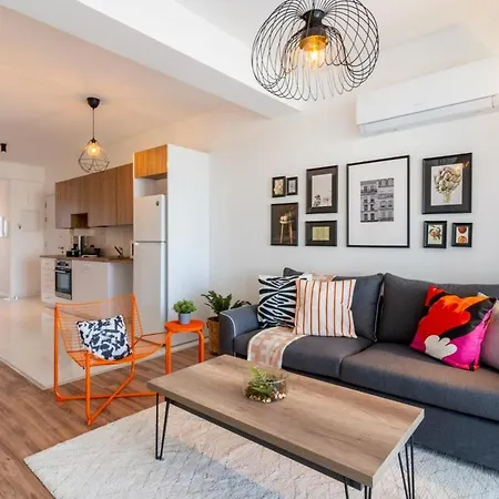 דירה Bianca 2-br & Balcony In
